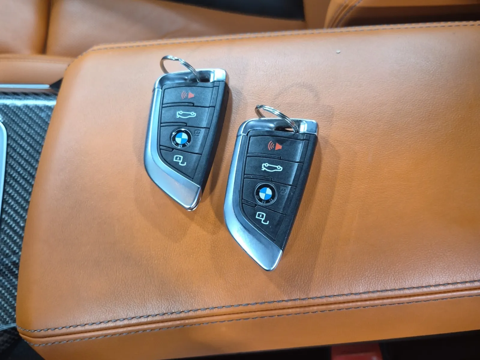 Keys/Fobs/Manual Photo
