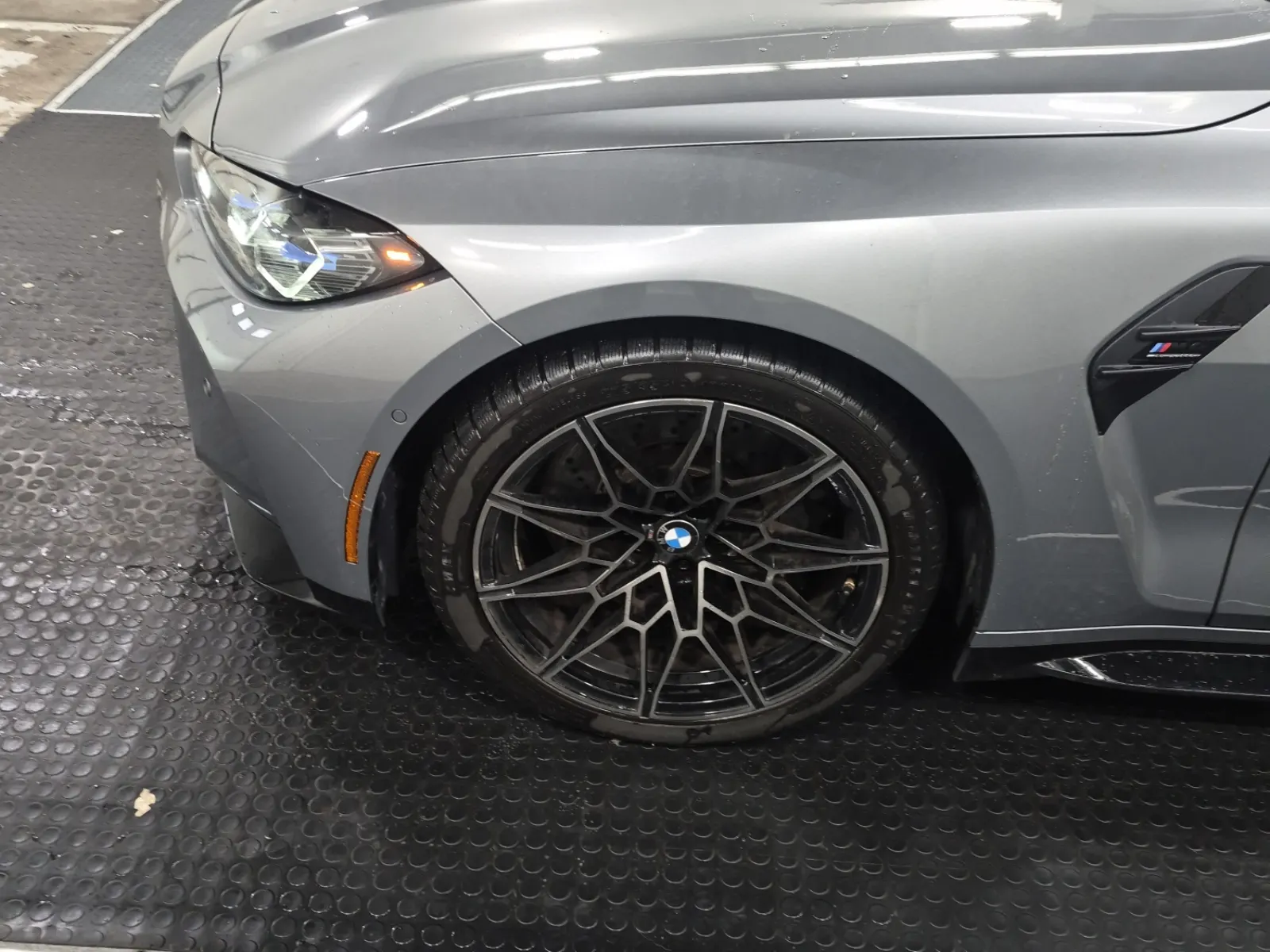 Front driver wheel/tire photo