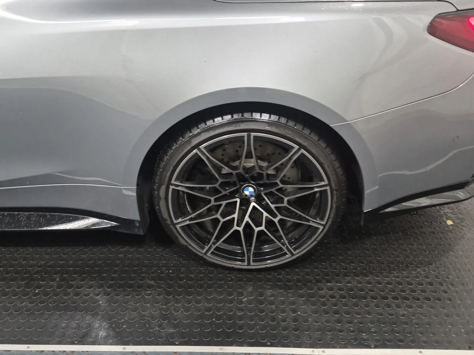 Left Rear Wheel/Tire Photo