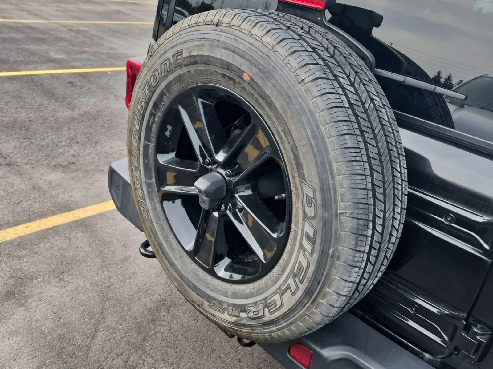 Spare Tire & Wheel Photo