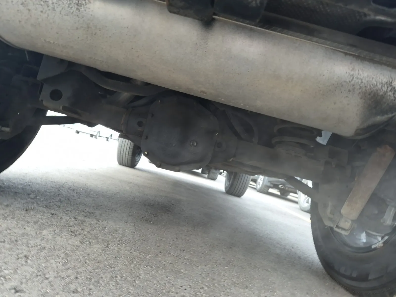 Undercarriage - Rear Photo