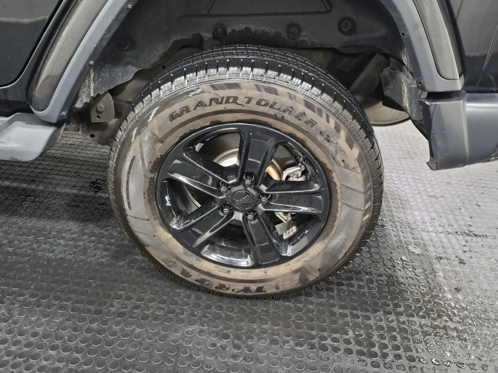Left Rear Wheel/Tire Photo