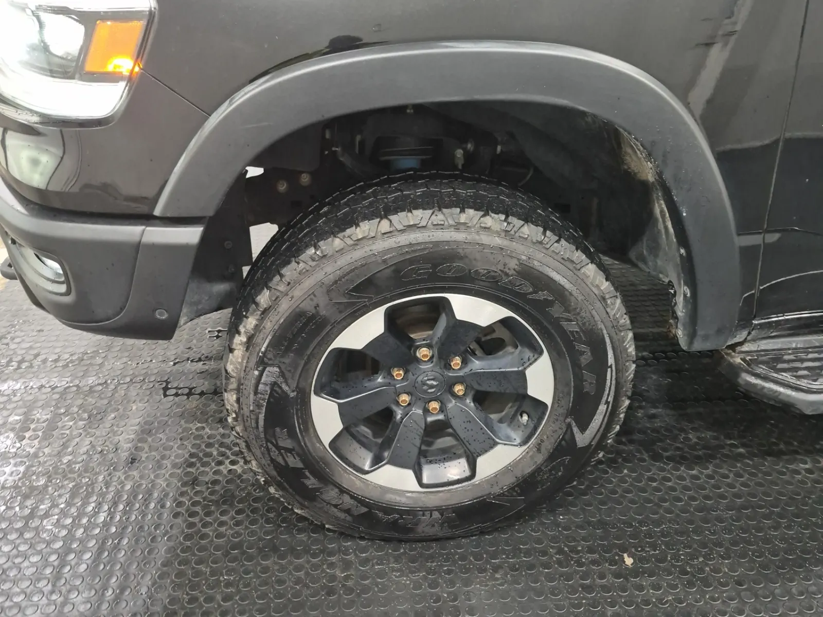 Front driver wheel/tire photo