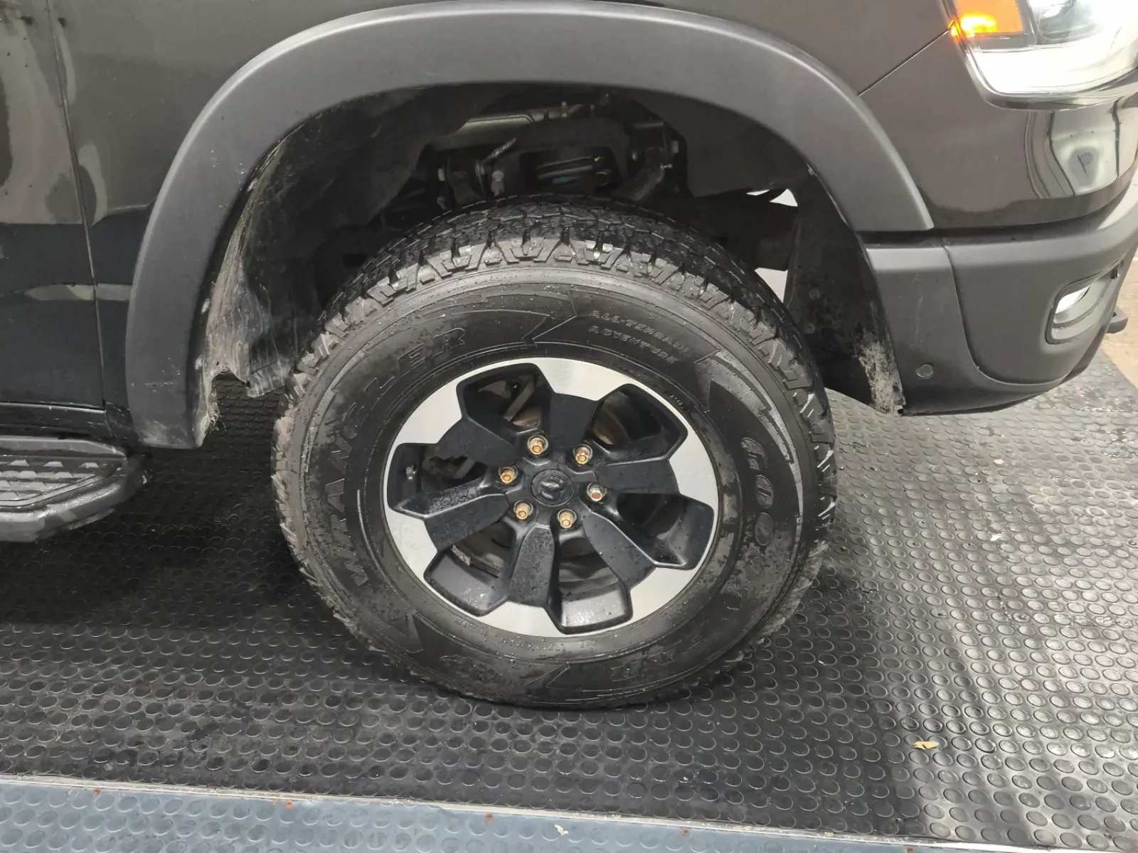 Right Front Wheel/Tire Photo
