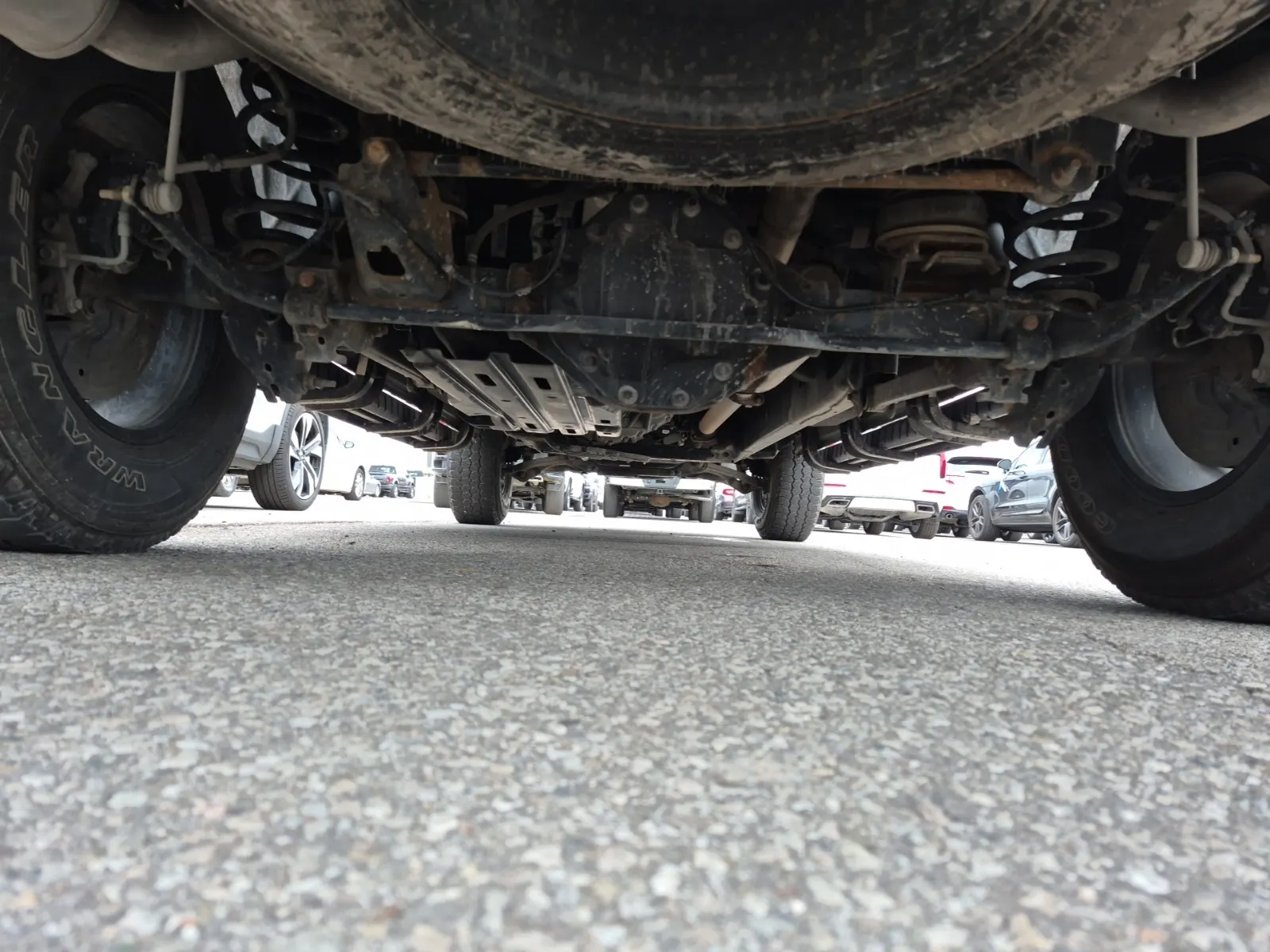 Undercarriage - Rear Photo