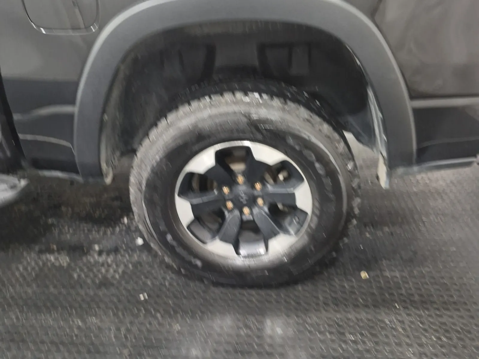 Left Rear Wheel/Tire Photo
