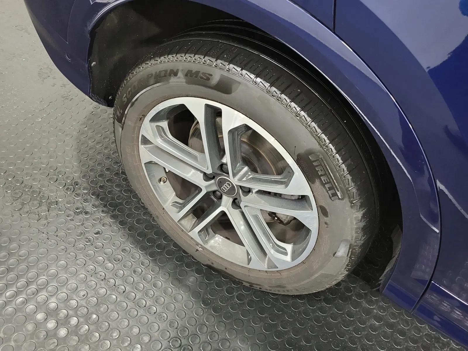 Right Rear Wheel/Tire Photo