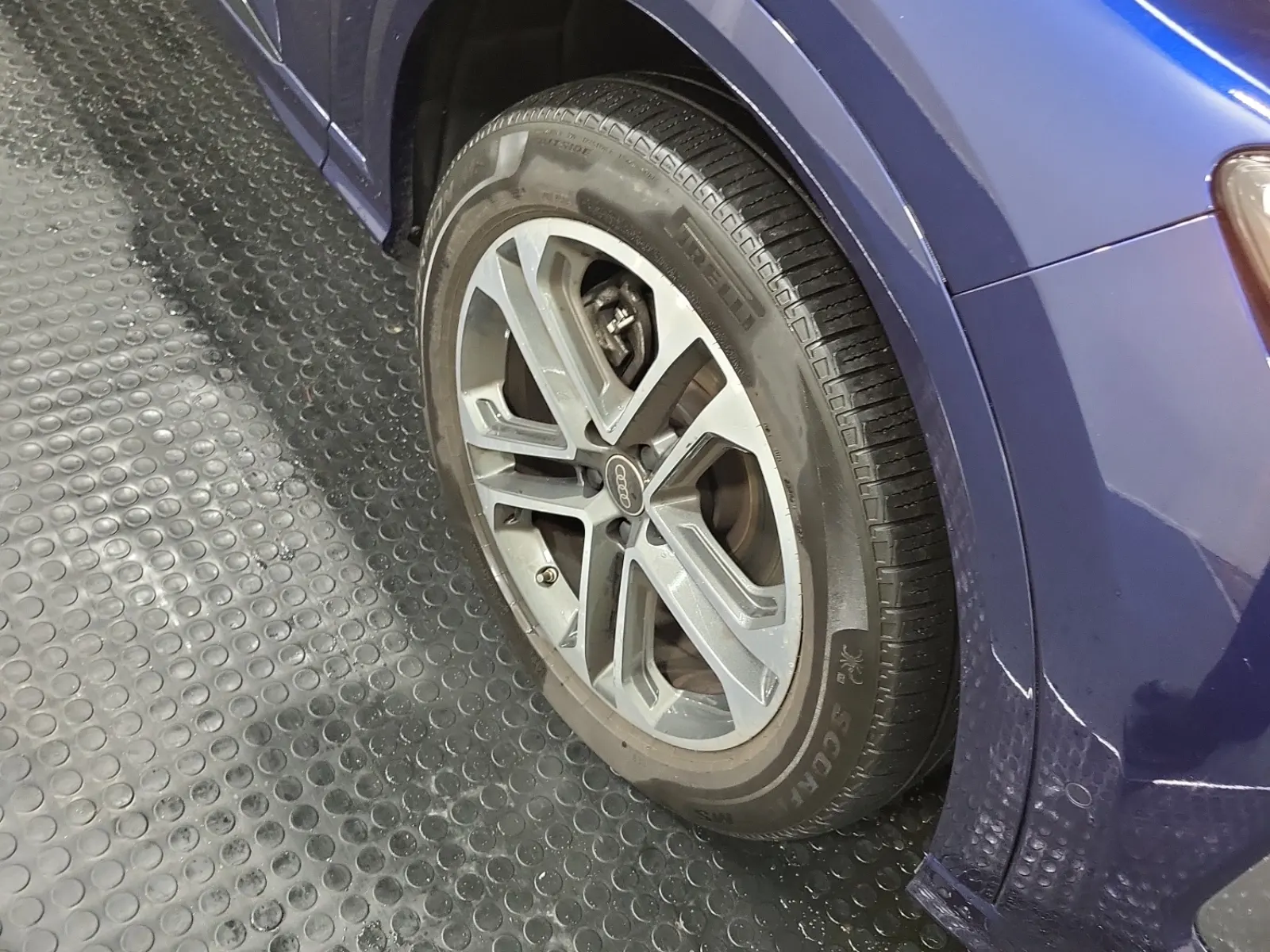 Right Front Wheel/Tire Photo
