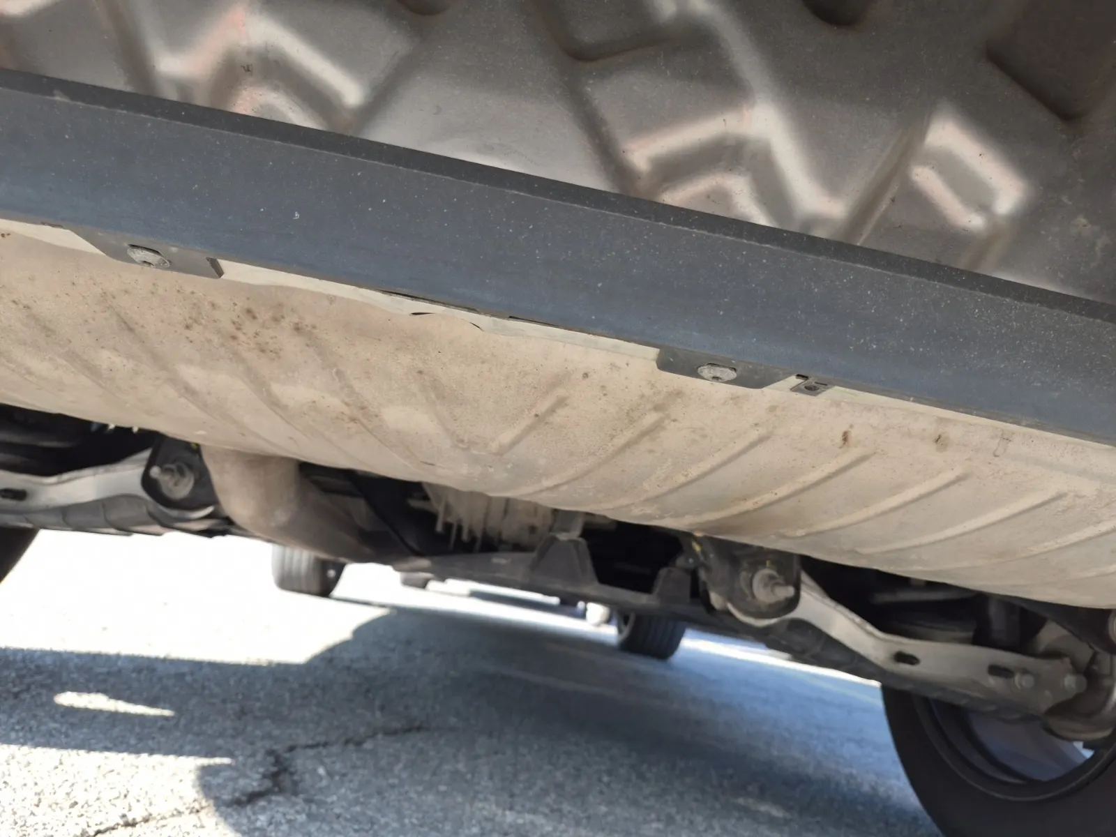Undercarriage - Rear Photo