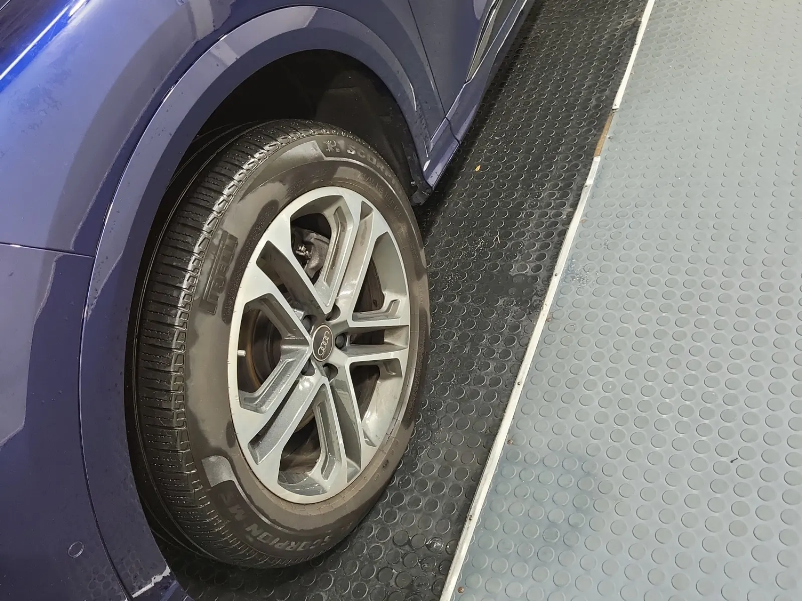 Front driver wheel/tire photo