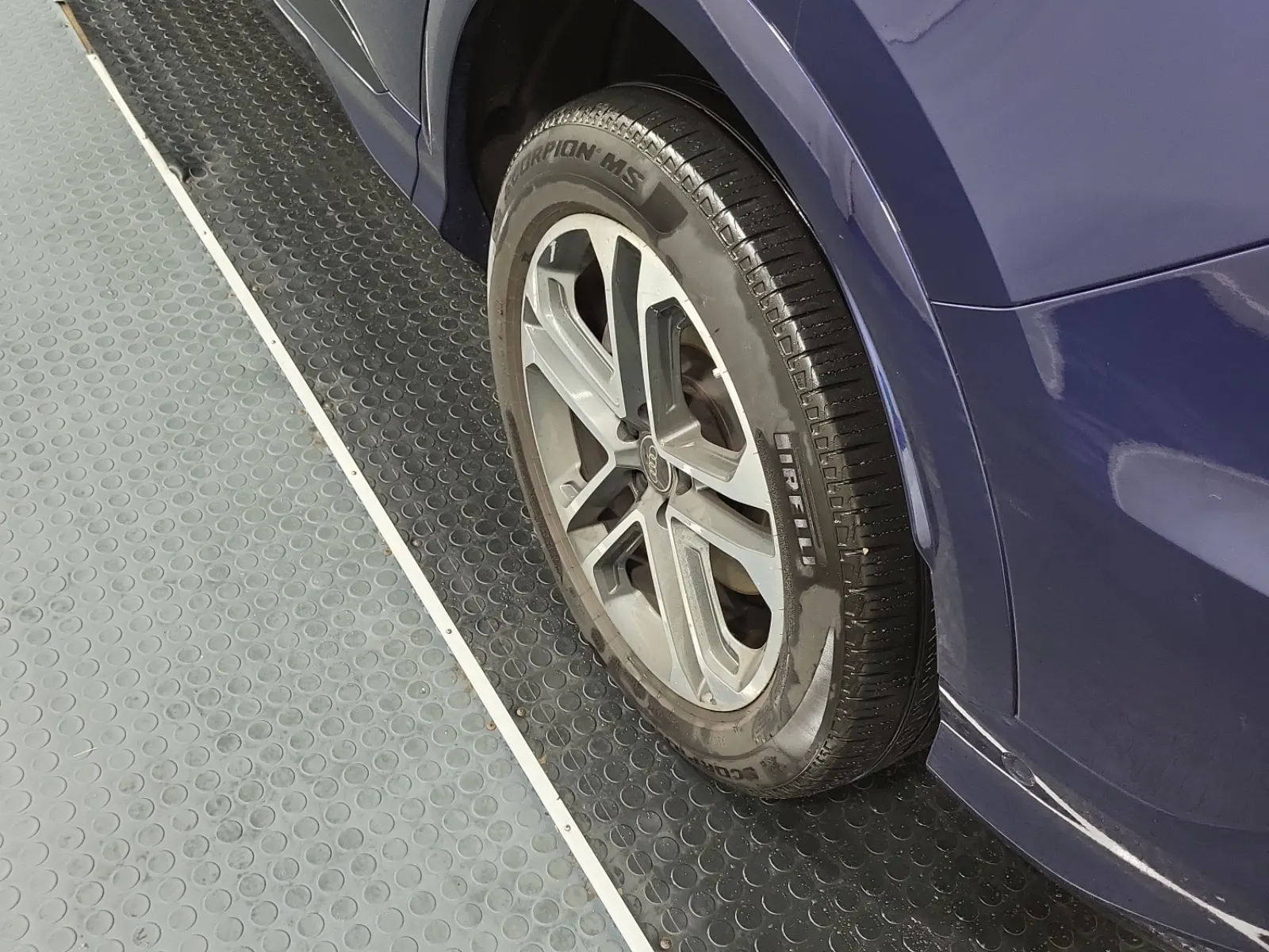 Left Rear Wheel/Tire Photo