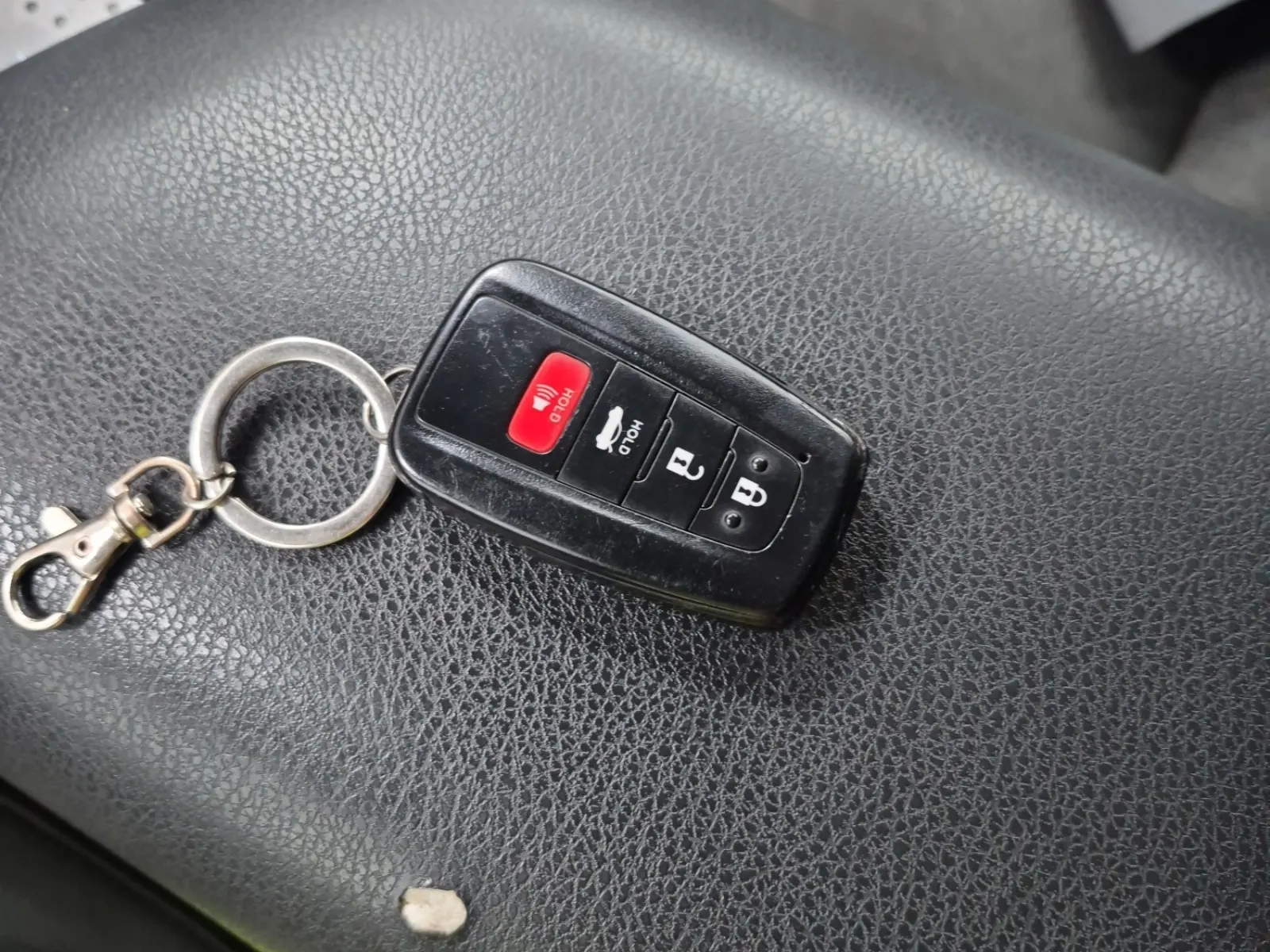 Keys/Fobs/Manual Photo