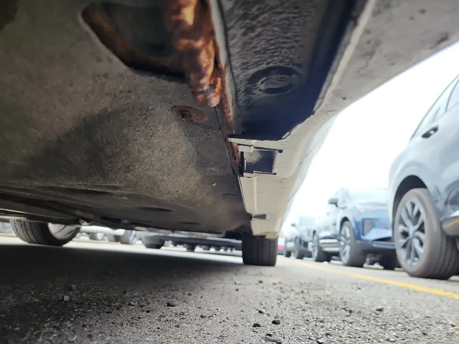Undercarriage - Driver Photo