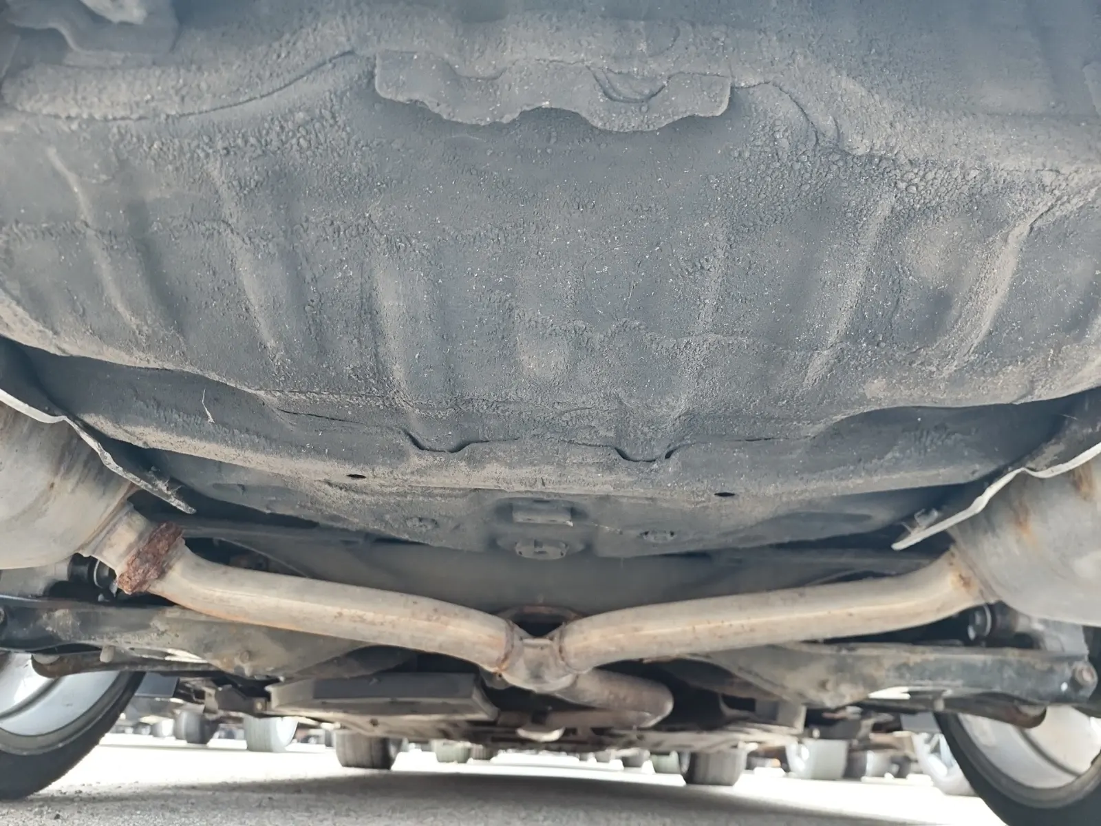 Undercarriage - Rear Photo