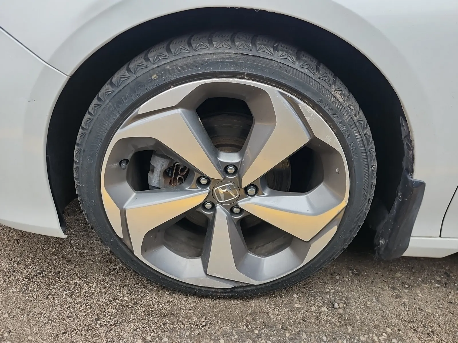 Front driver wheel/tire photo