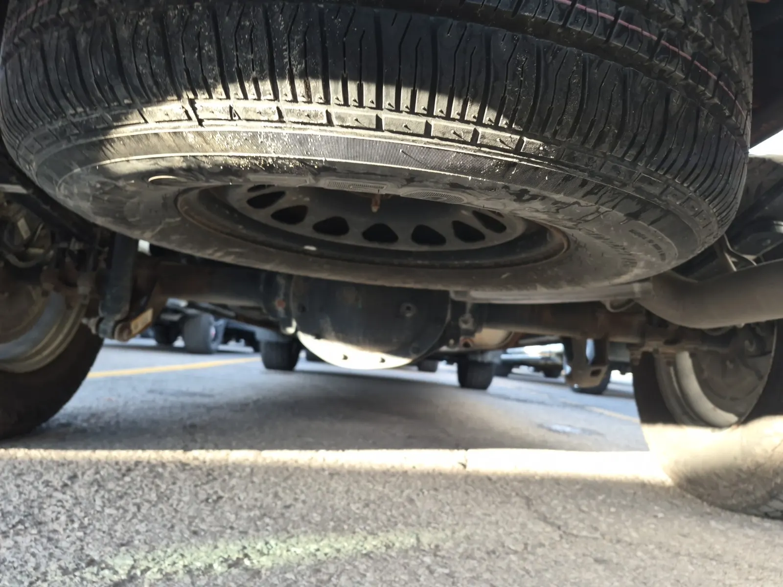 Undercarriage - Rear Photo