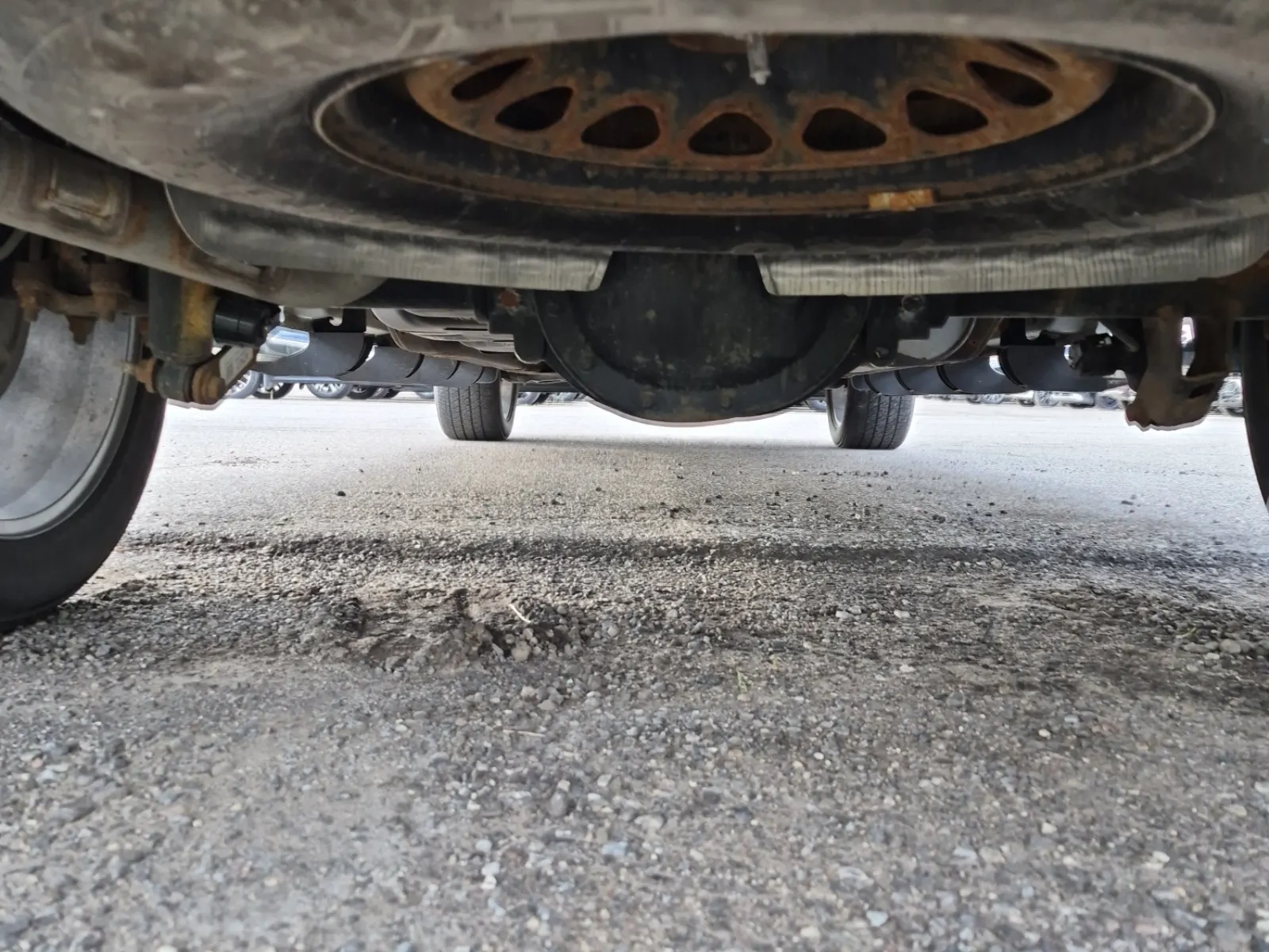 Undercarriage - Rear Photo