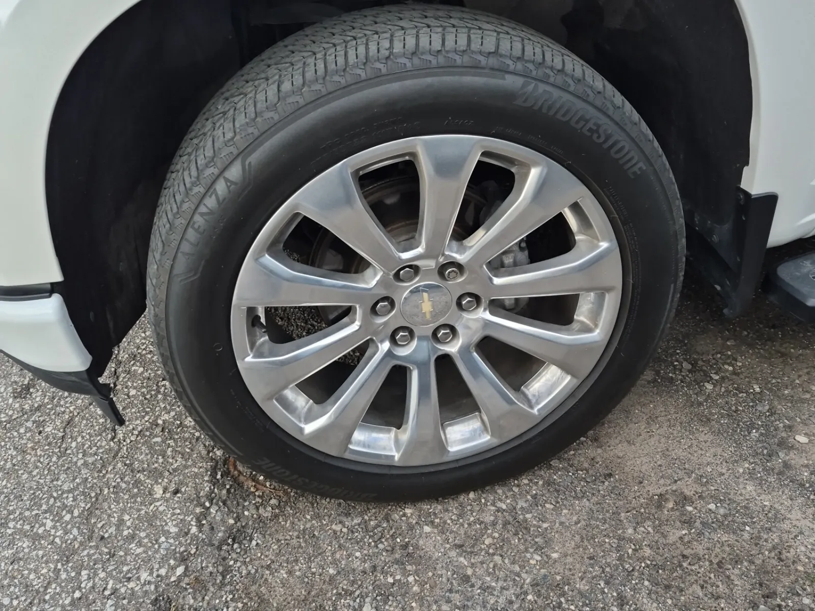 Front driver wheel/tire photo