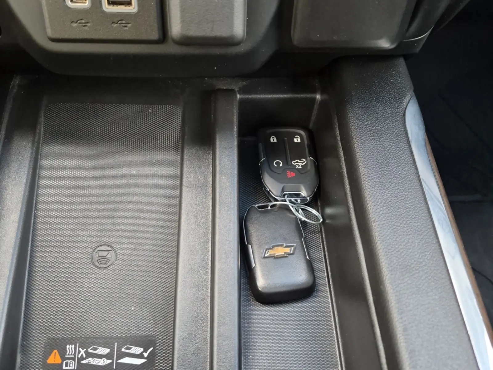 Keys/Fobs/Manual Photo