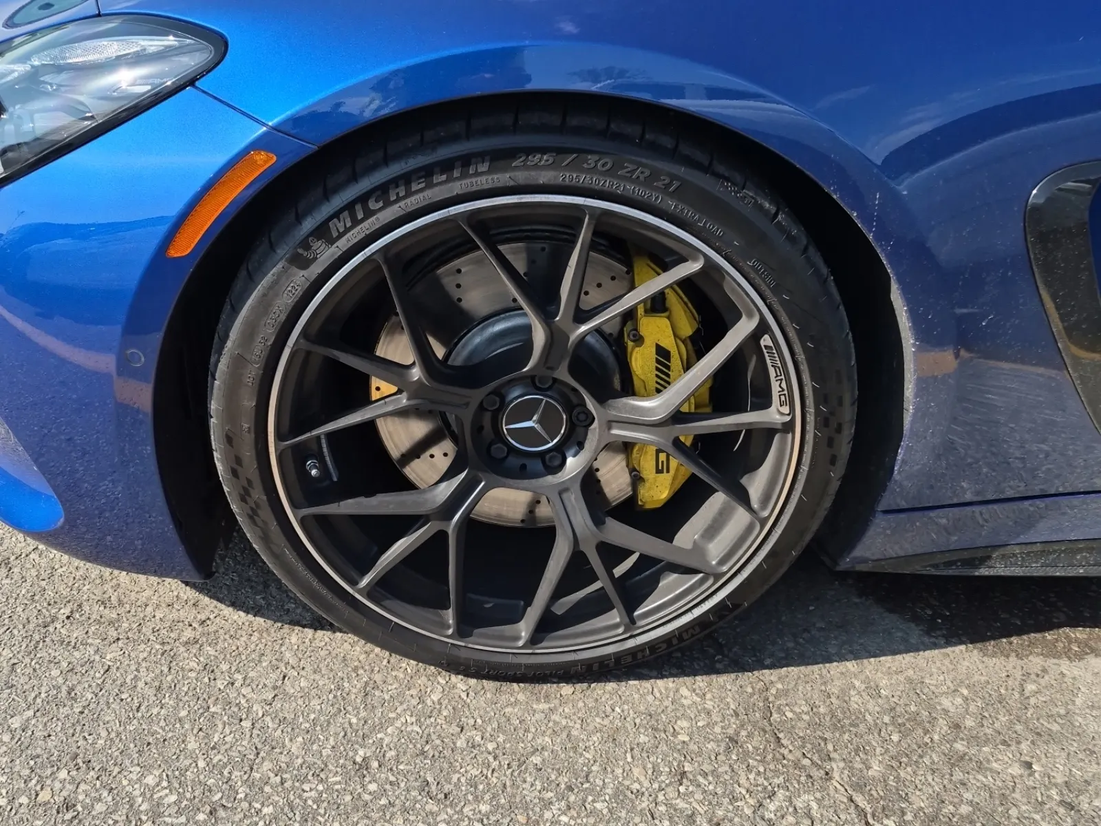 Front driver wheel/tire photo