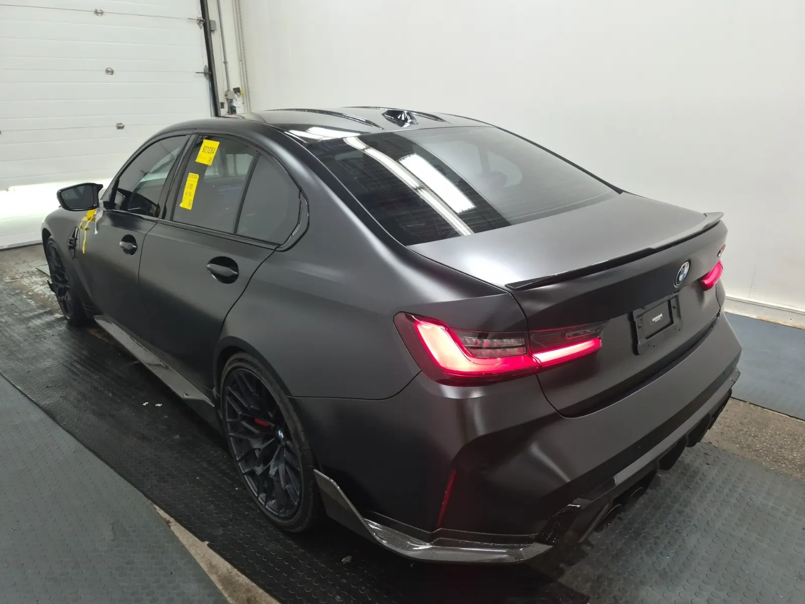 Driver Rear 3/4 Photo