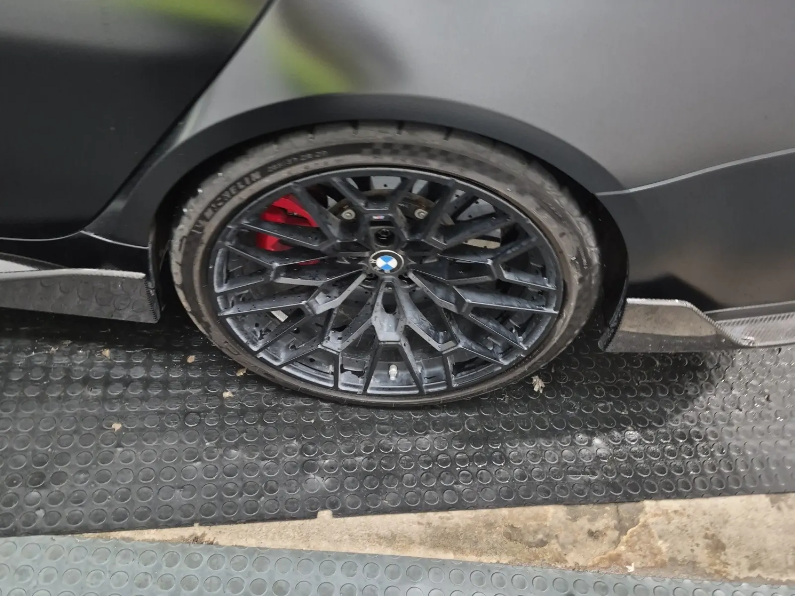 Left Rear Wheel/Tire Photo