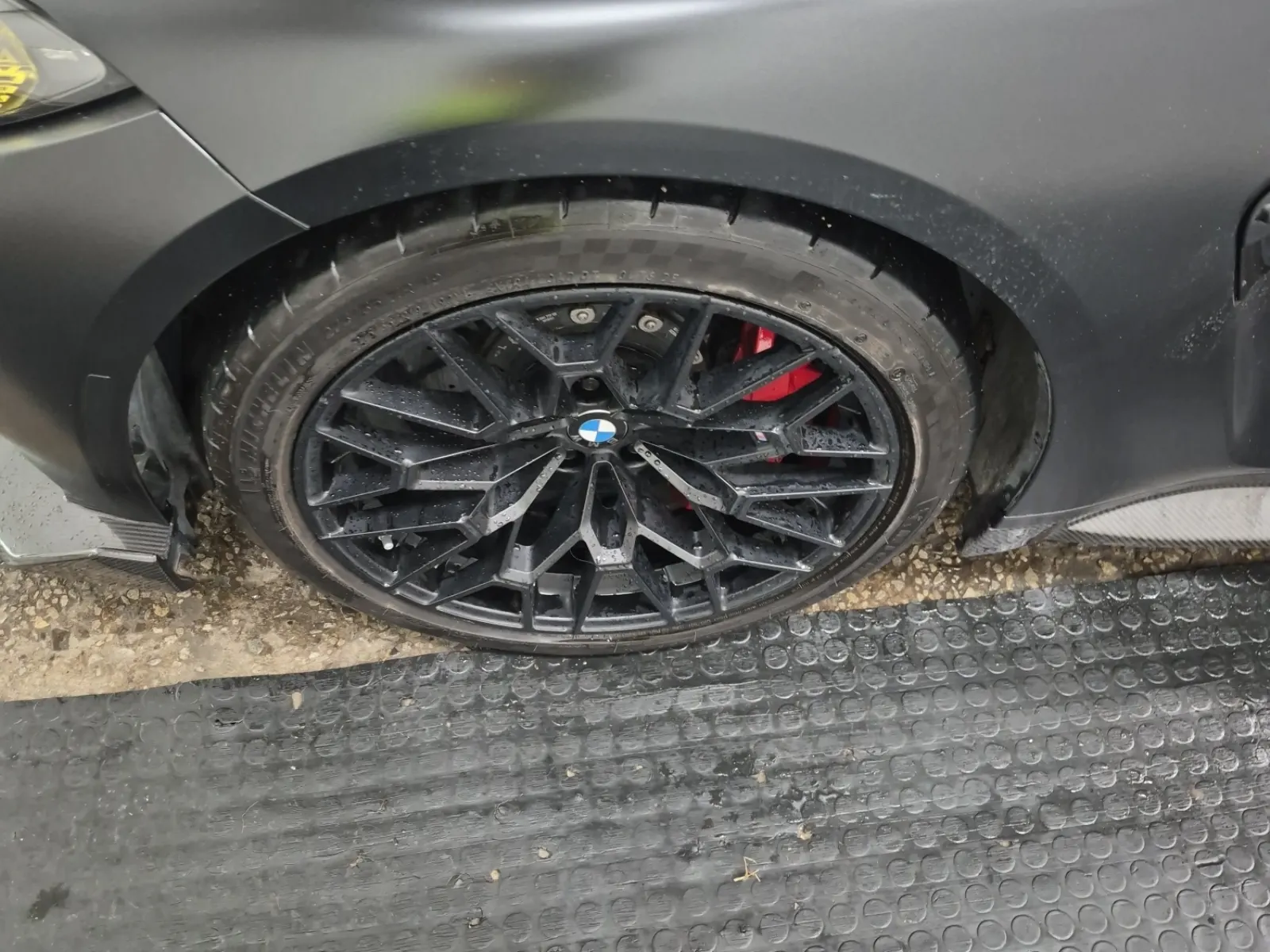 Front driver wheel/tire photo