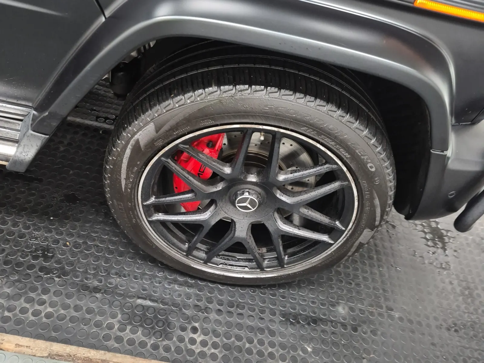Right Front Wheel/Tire Photo