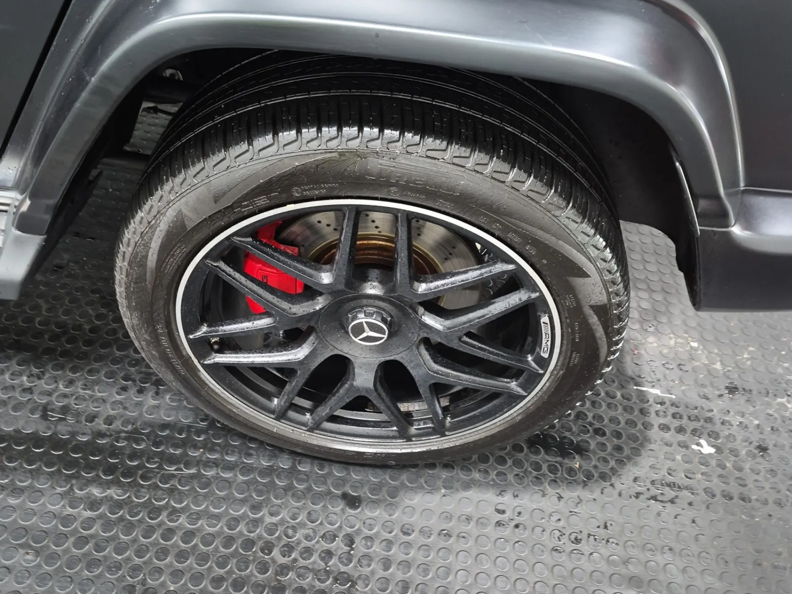 Left Rear Wheel/Tire Photo