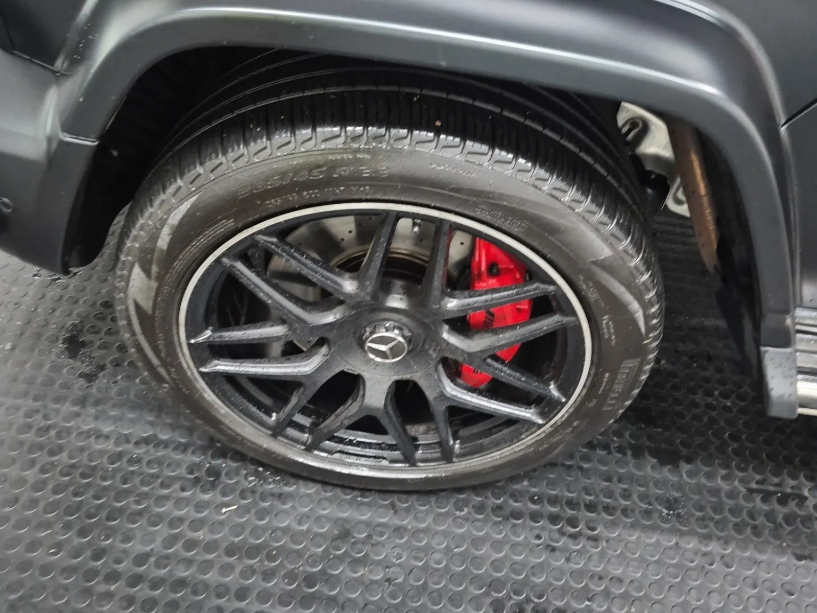 Front driver wheel/tire photo