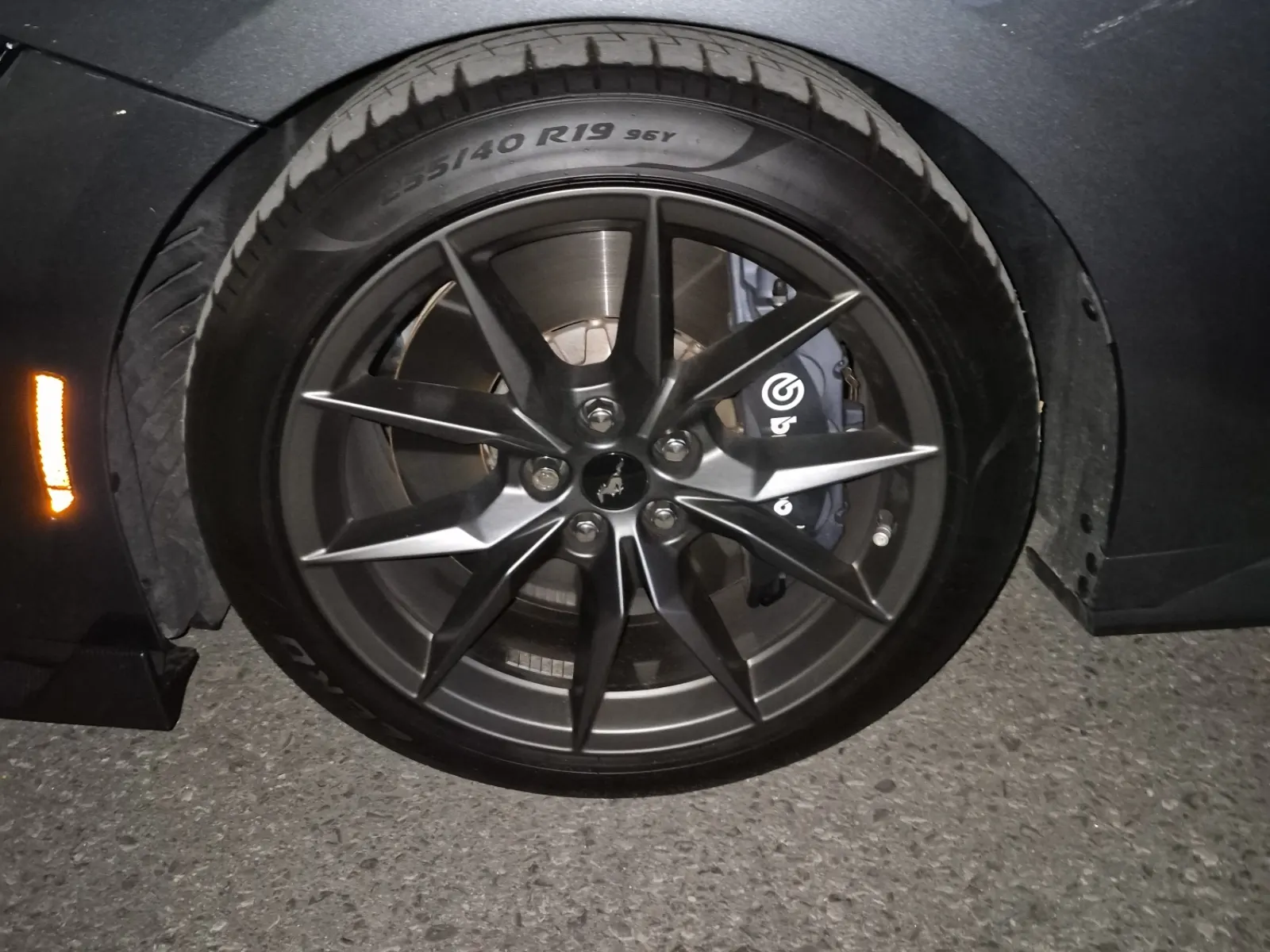 Front driver wheel/tire photo