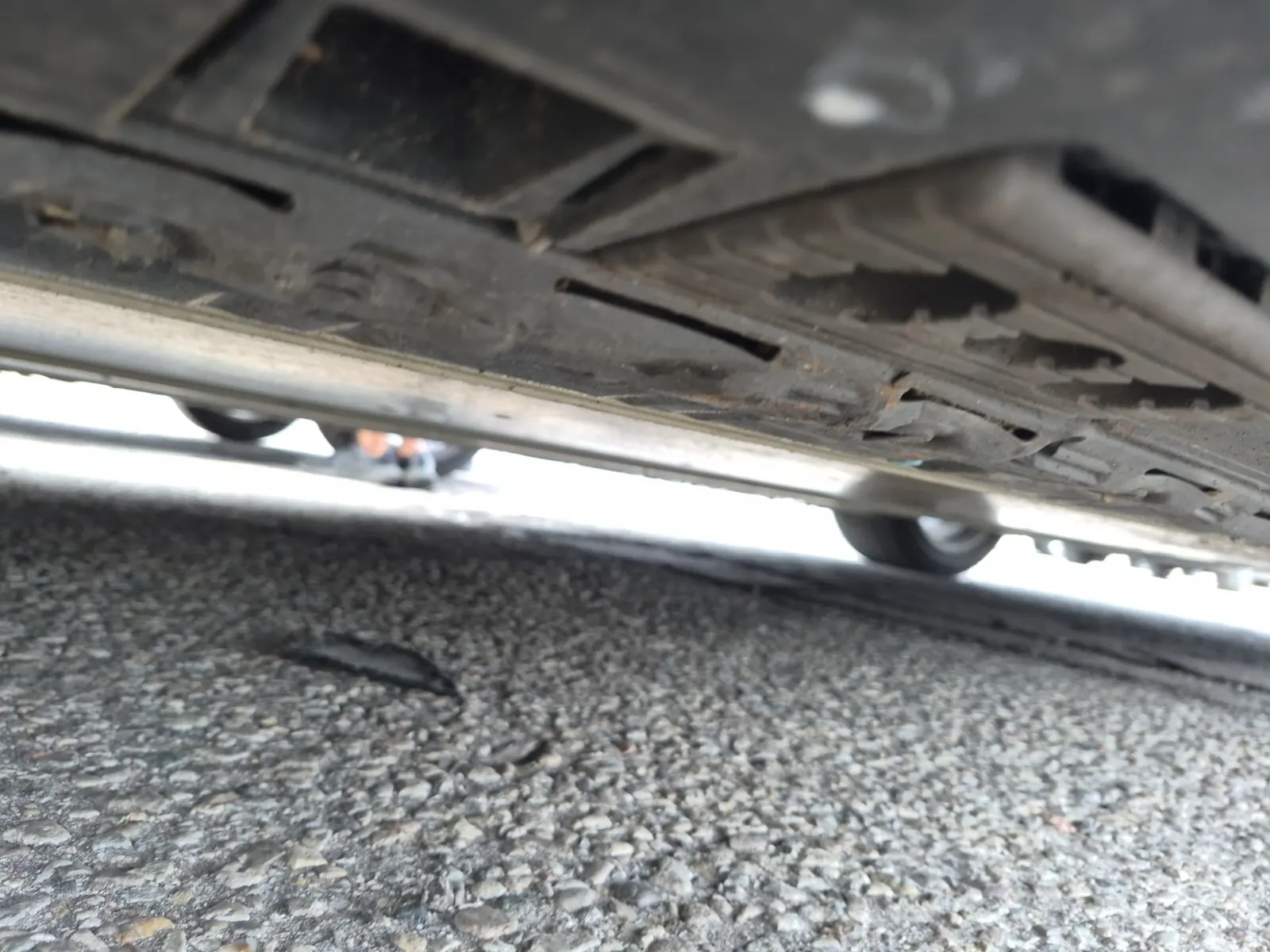 Undercarriage - Driver Photo