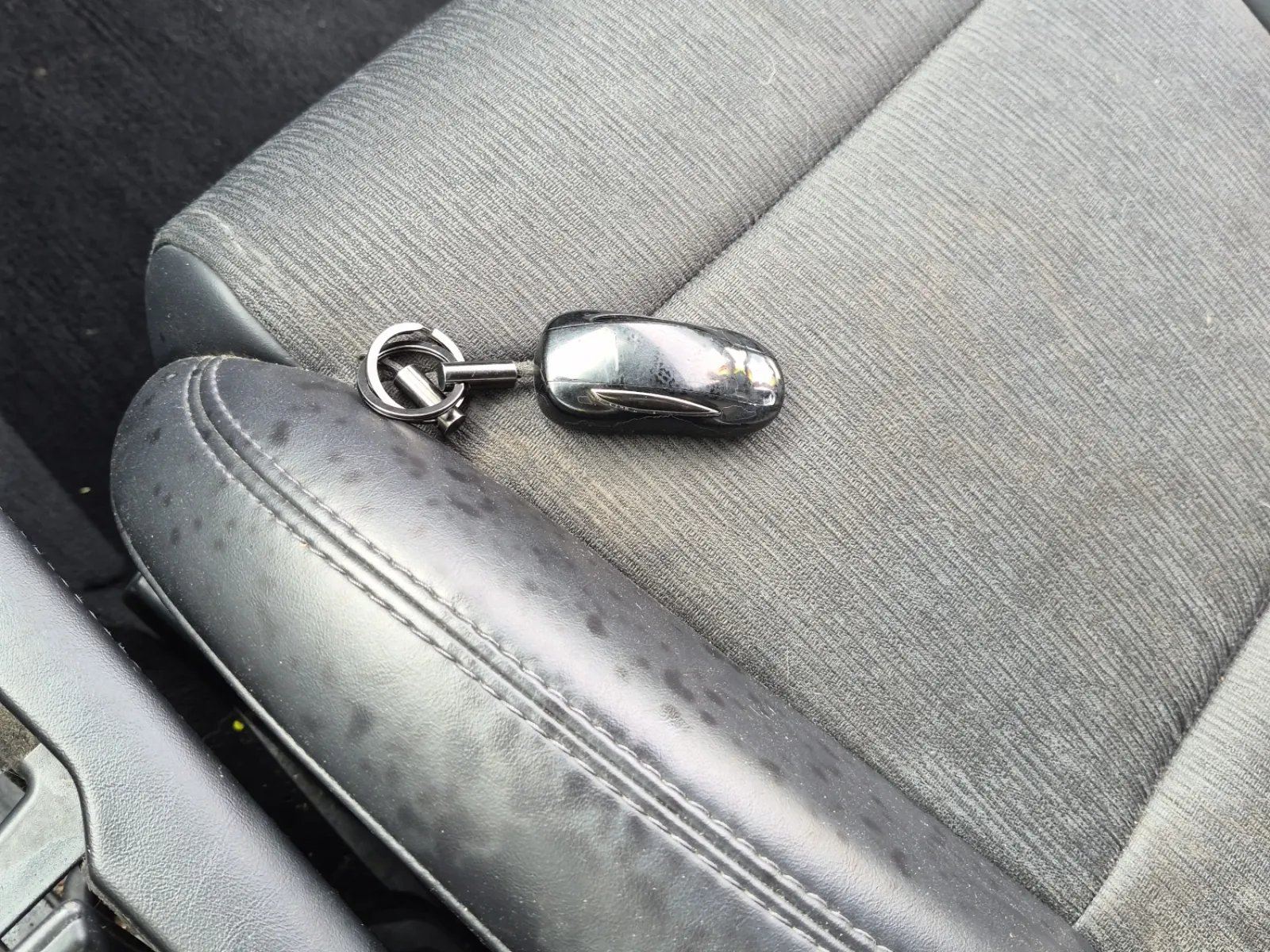 Keys/Fobs/Manual Photo