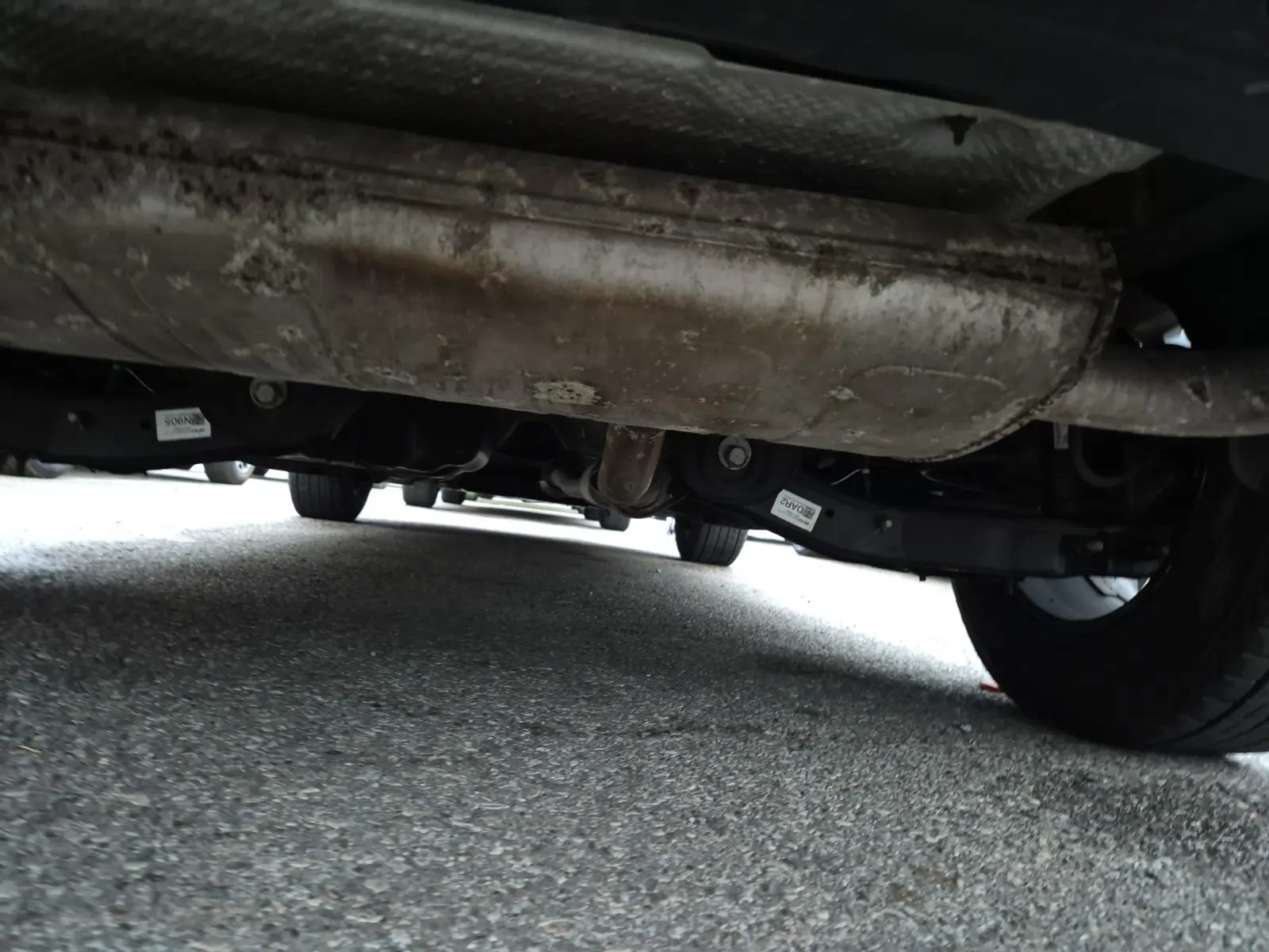 Undercarriage - Rear Photo