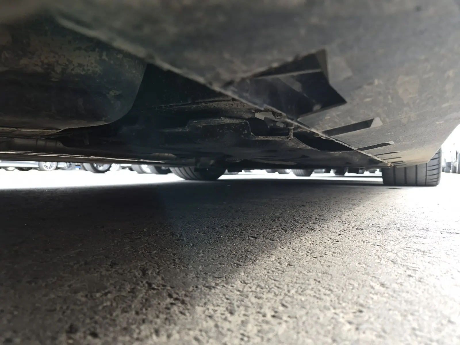 Undercarriage - Passenger Photo