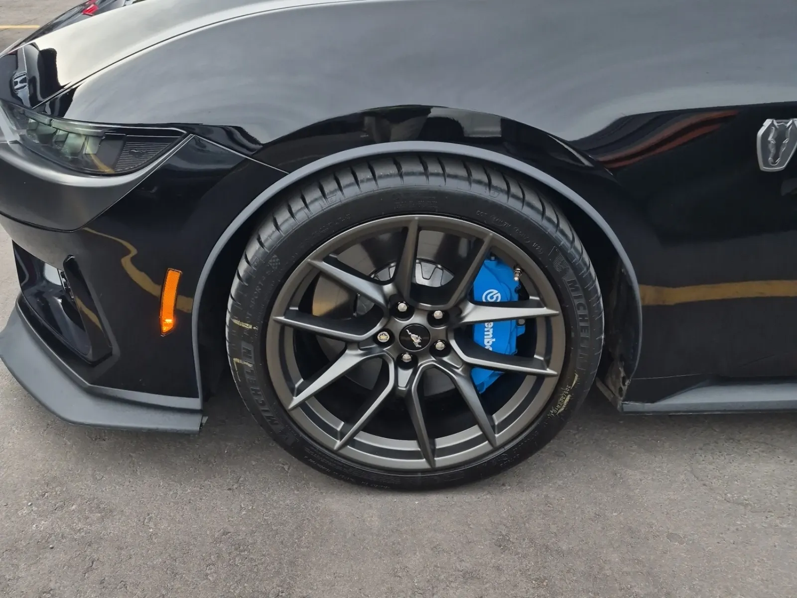Front driver wheel/tire photo