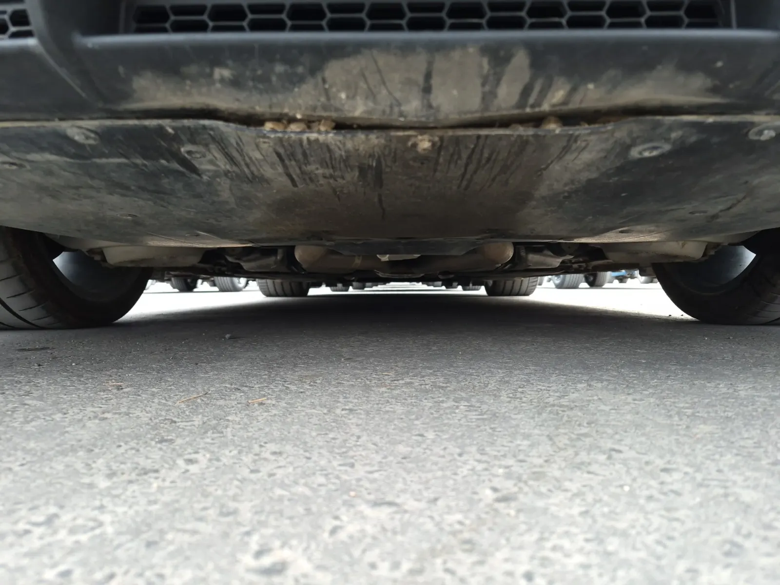 Undercarriage - Rear Photo