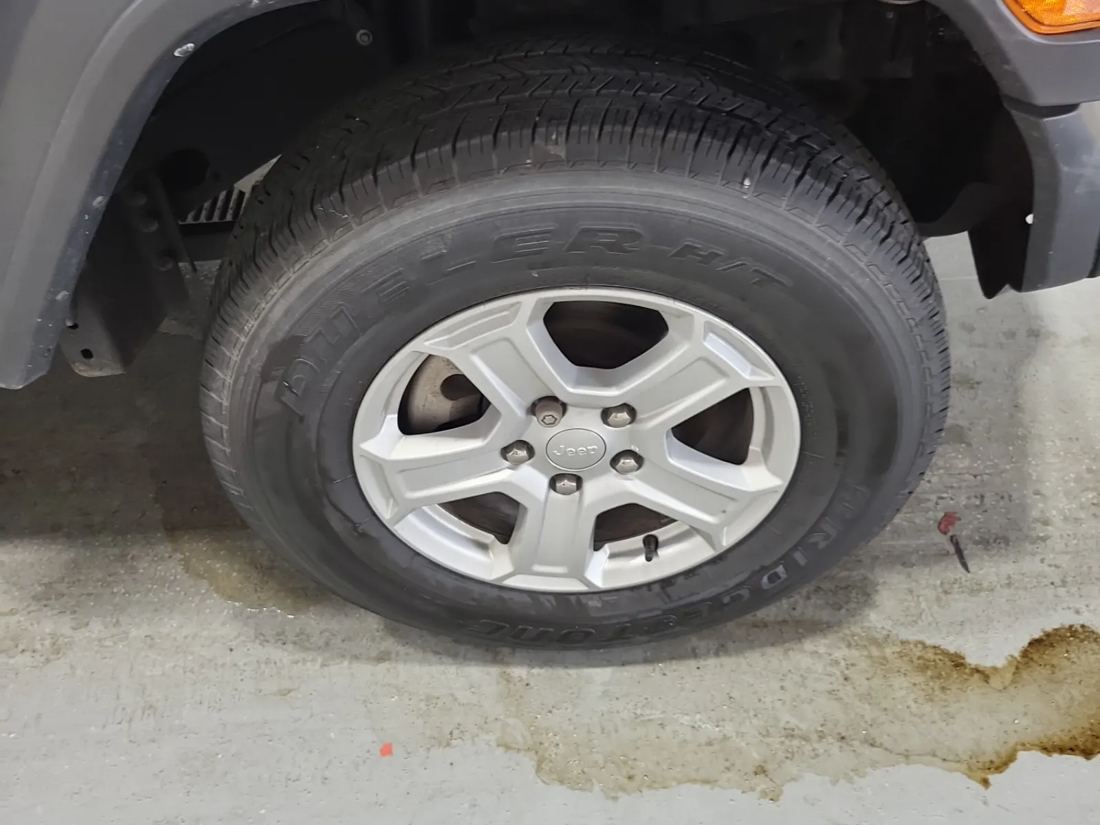 Right Front Wheel/Tire Photo