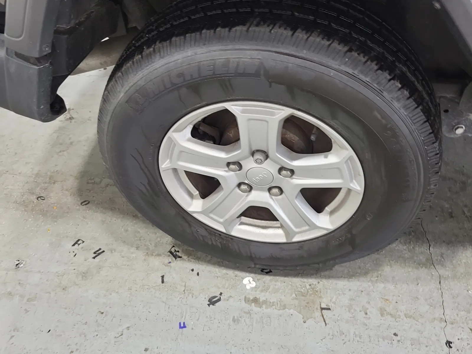 Right Rear Wheel/Tire Photo