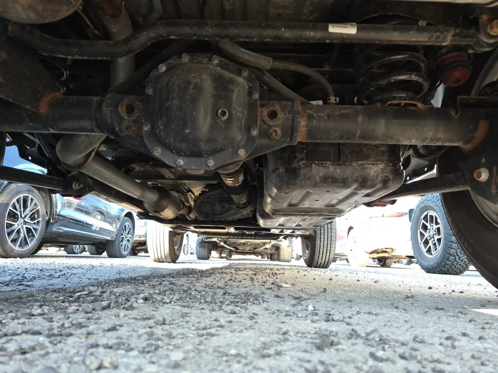 Undercarriage - Rear Photo