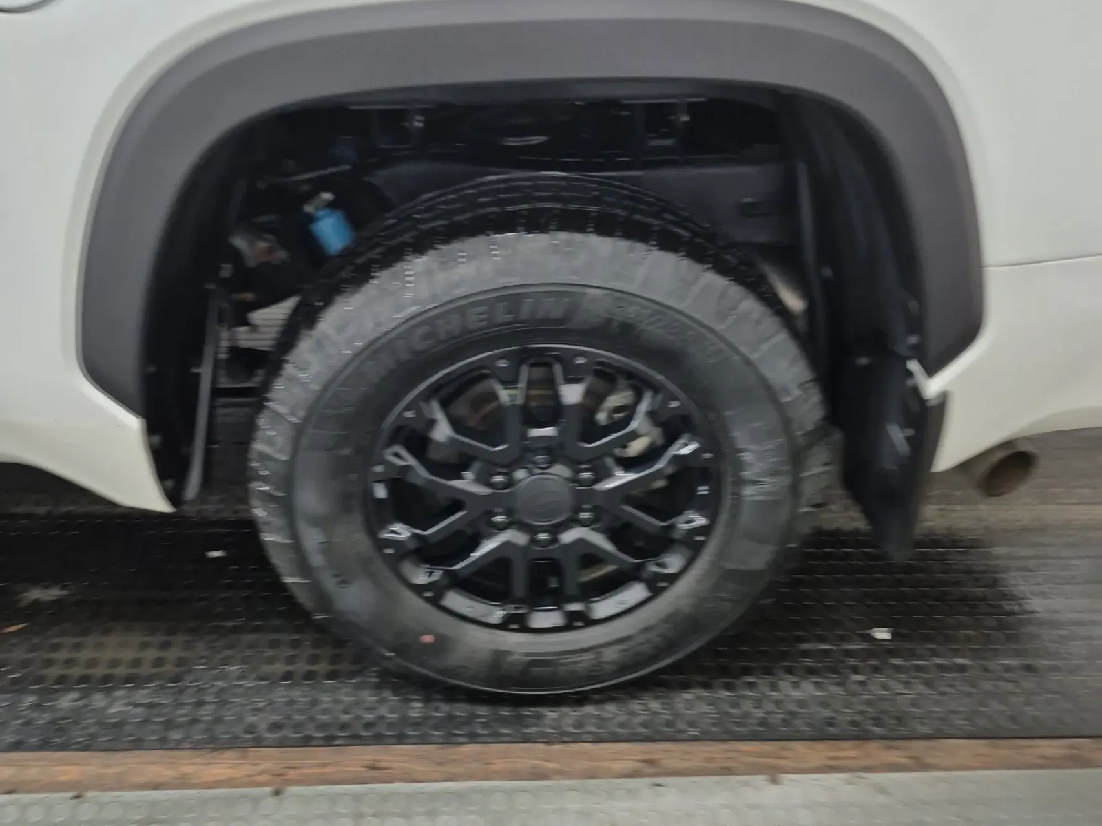 Left Rear Wheel/Tire Photo