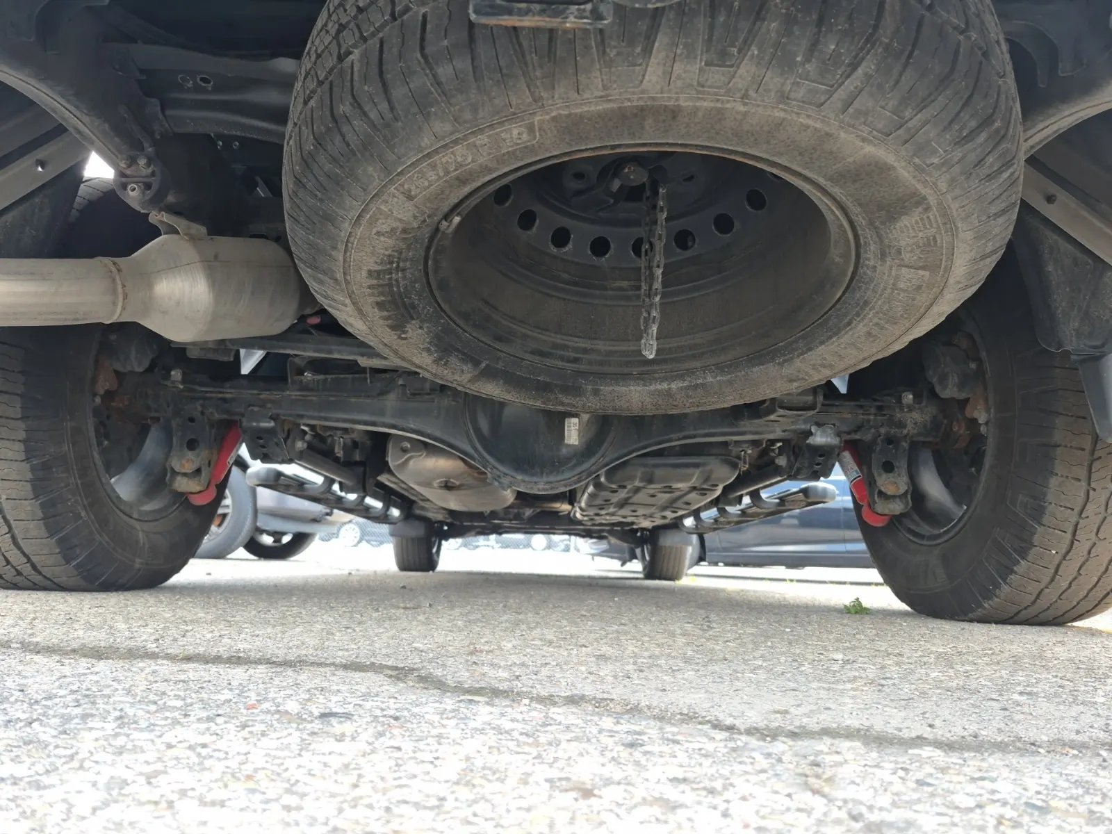 Undercarriage - Rear Photo