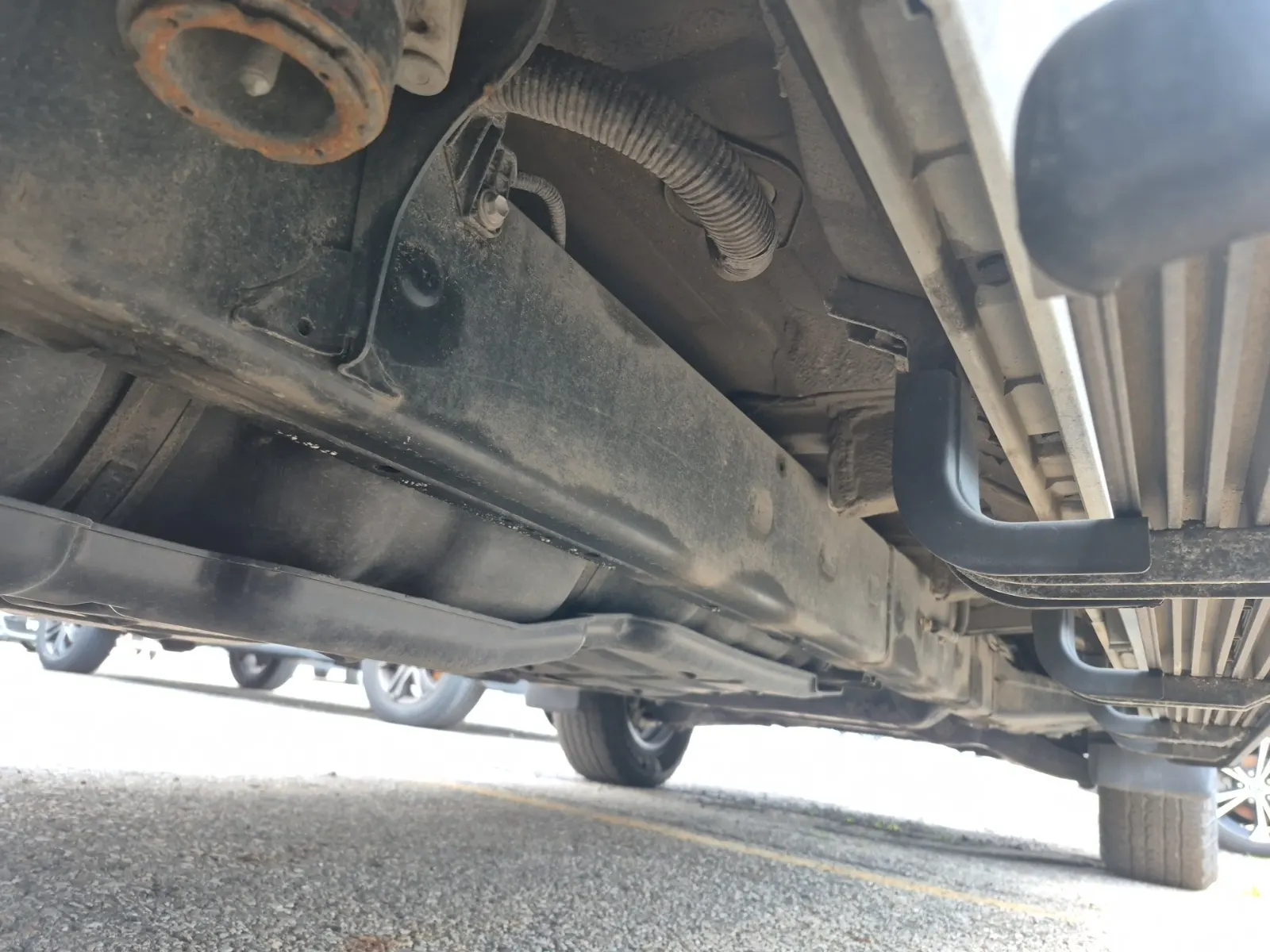 Undercarriage - Passenger Photo