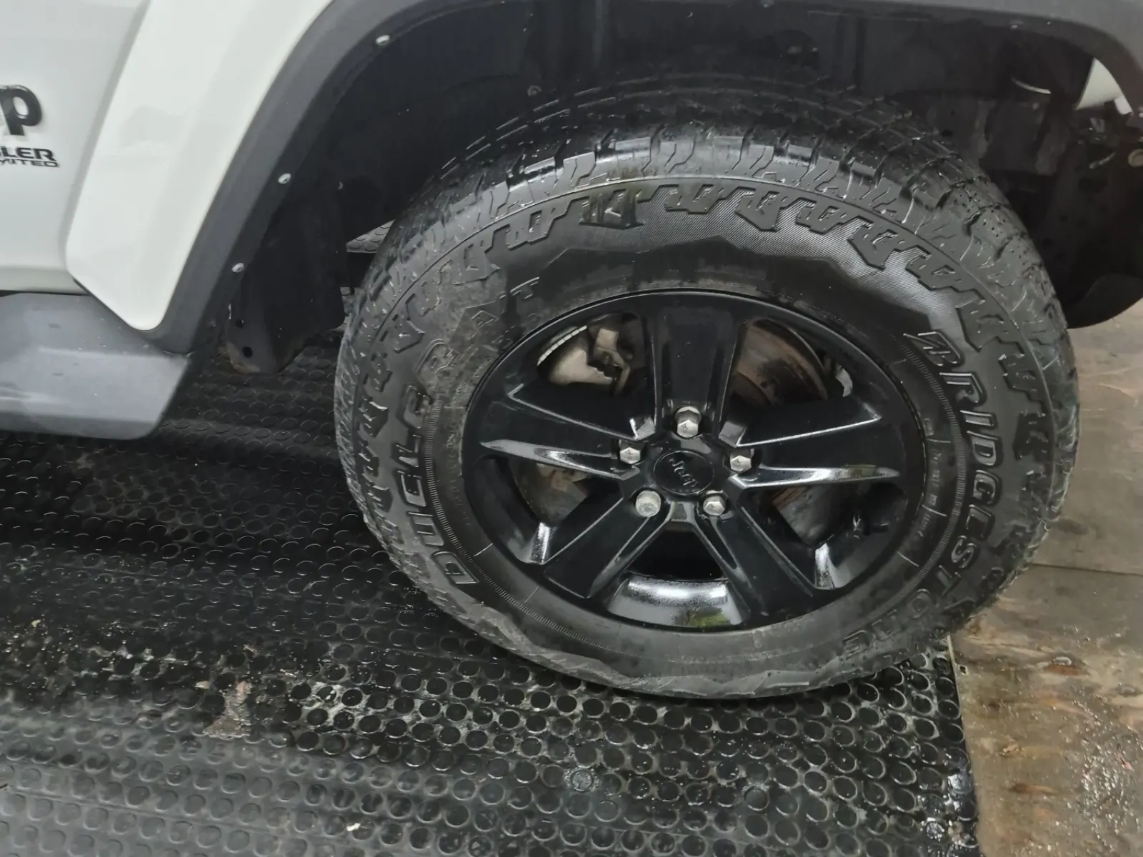 Right Front Wheel/Tire Photo
