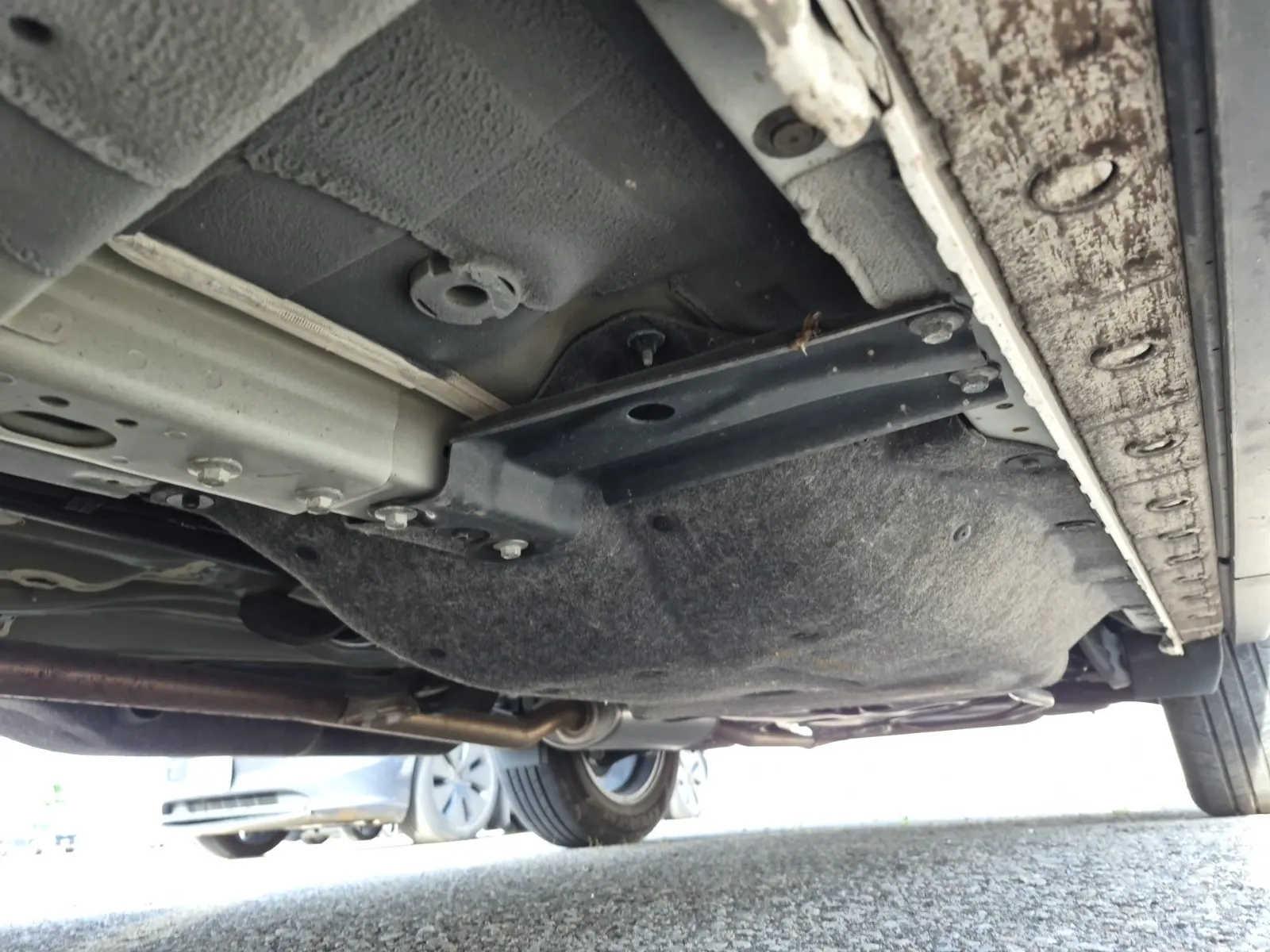 Undercarriage - Driver Photo