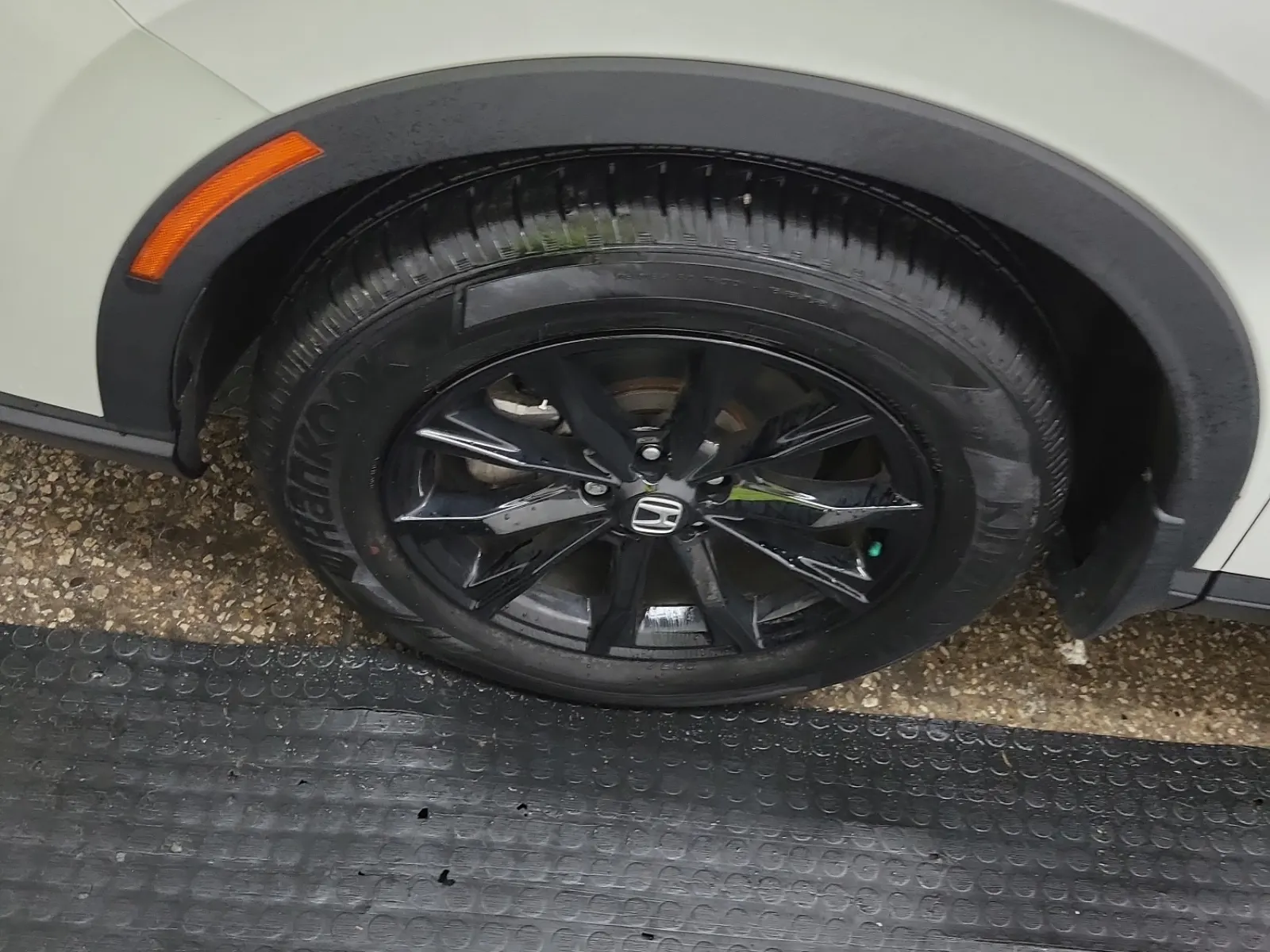 Front driver wheel/tire photo