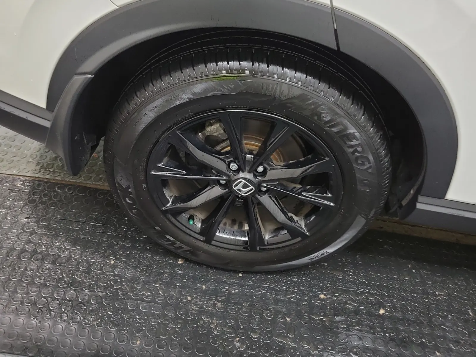 Right Rear Wheel/Tire Photo