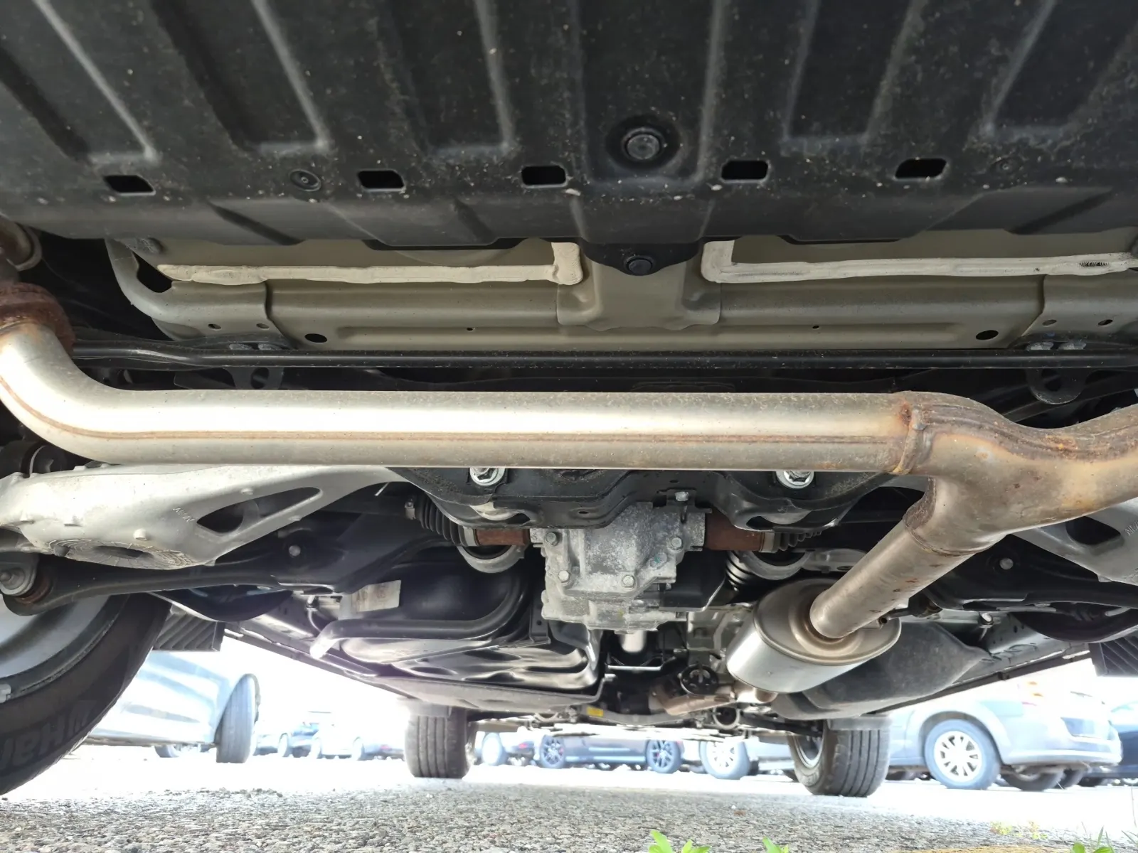Undercarriage - Rear Photo