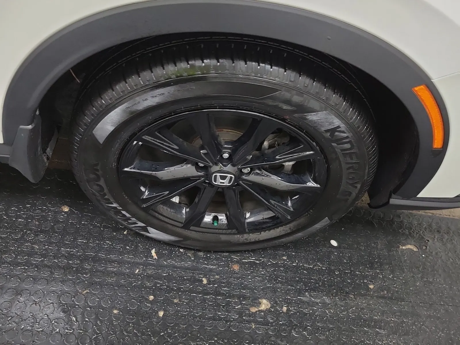 Right Front Wheel/Tire Photo