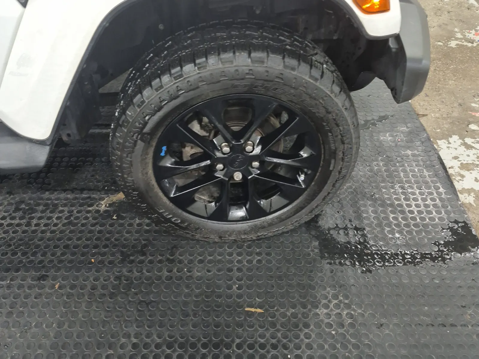 Right Front Wheel/Tire Photo